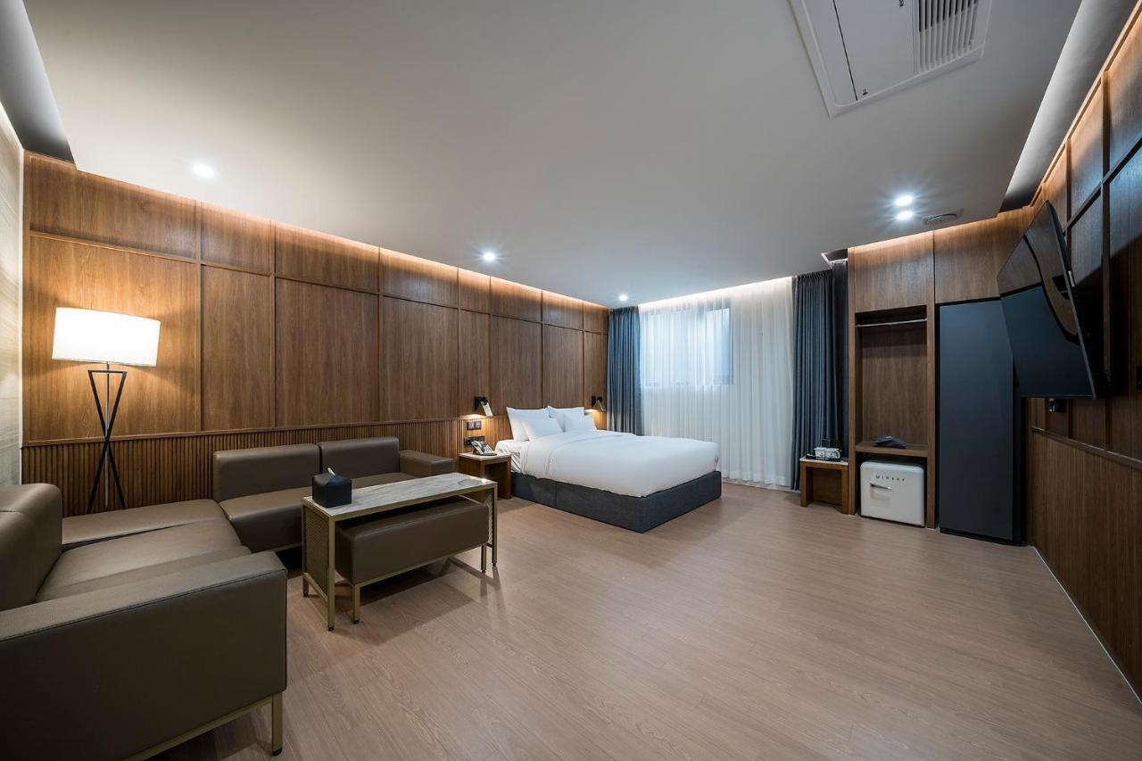 Brown Dot Hotel Pyeonghwa Plaza Mokpho Kültér fotó