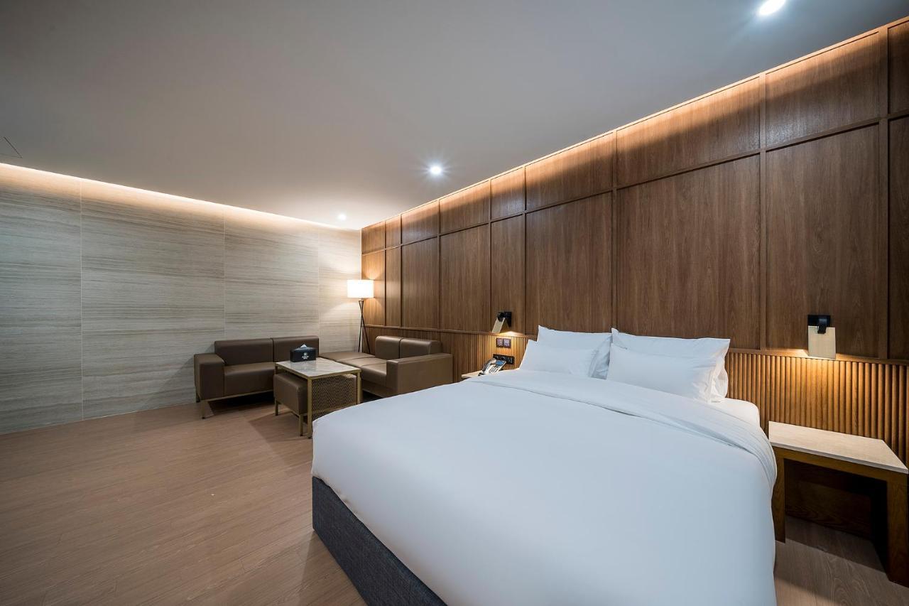 Brown Dot Hotel Pyeonghwa Plaza Mokpho Kültér fotó