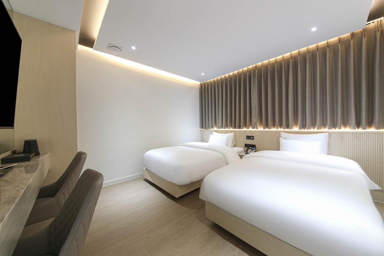 Brown Dot Hotel Pyeonghwa Plaza Mokpho Kültér fotó