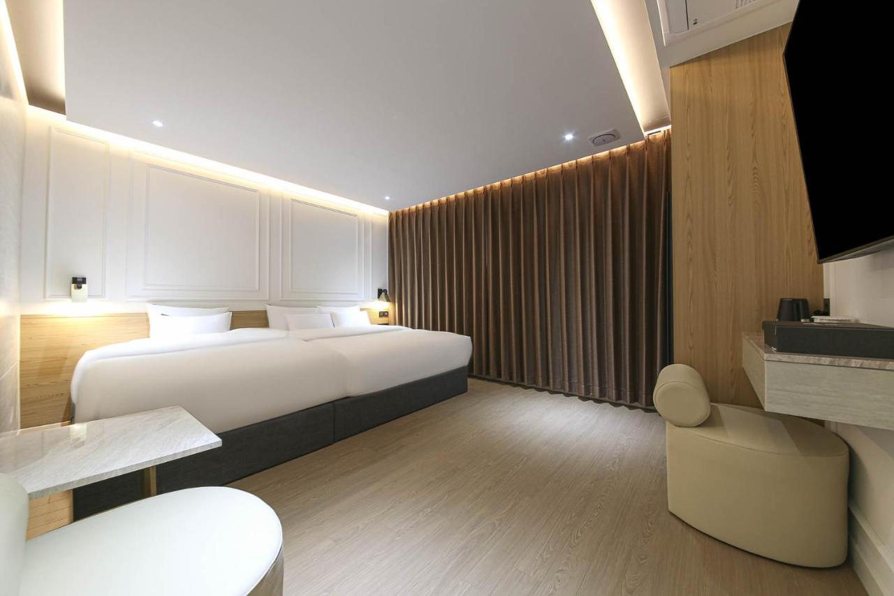 Brown Dot Hotel Pyeonghwa Plaza Mokpho Kültér fotó