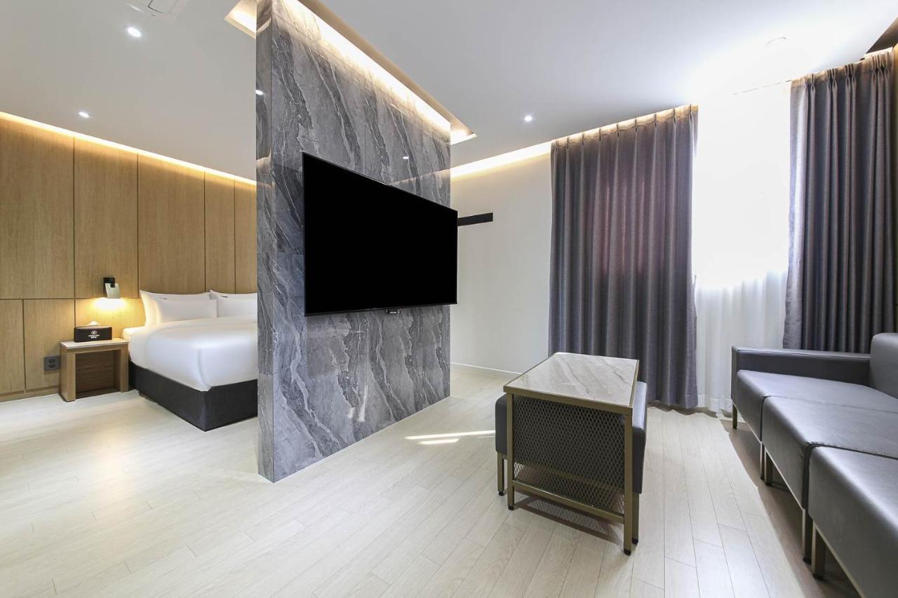 Brown Dot Hotel Pyeonghwa Plaza Mokpho Kültér fotó